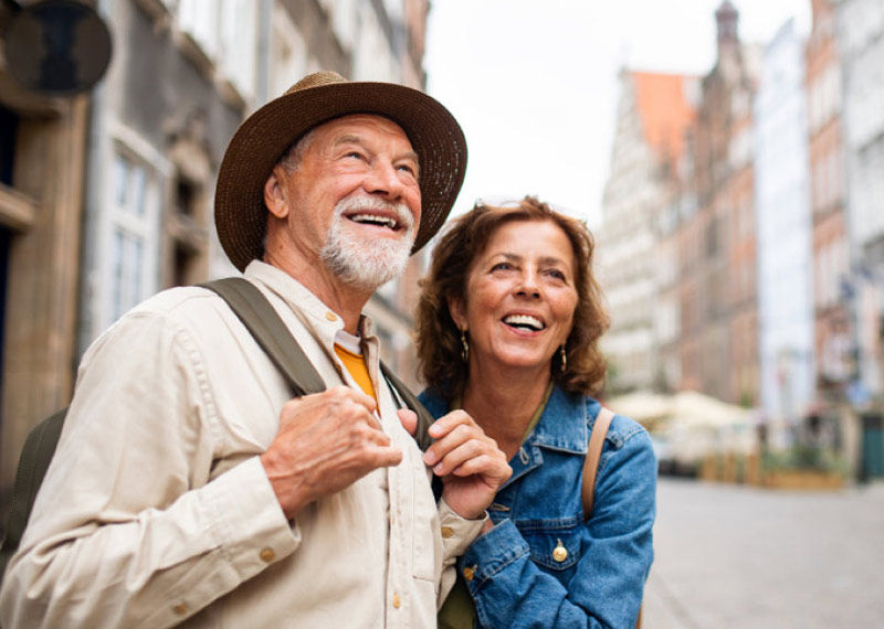 Find out how Suncorp Bank can help make spending overseas easier - Couple travelling abroad