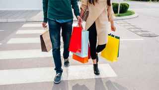 Couple walking street with shopping bags